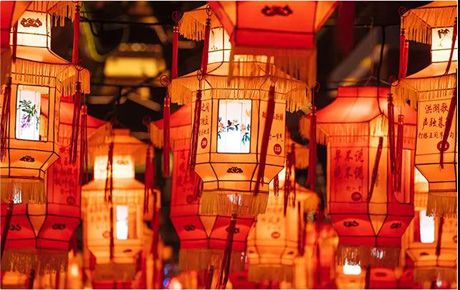 正月十五鬧元宵，歡歡喜喜享團(tuán)圓！韓端機(jī)器人祝大家元宵節(jié)快樂(lè)！